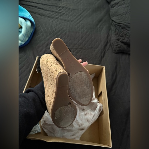 Jessica Simpson Black and Tan Wedge Heels - Picture 4 of 4
